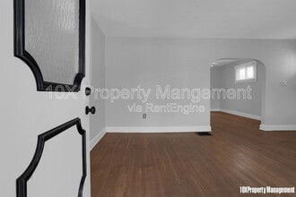 563 S Burgess Ave in Columbus, OH - Building Photo - Building Photo