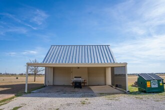 5751 Barnett Rd in Krum, TX - Building Photo - Building Photo