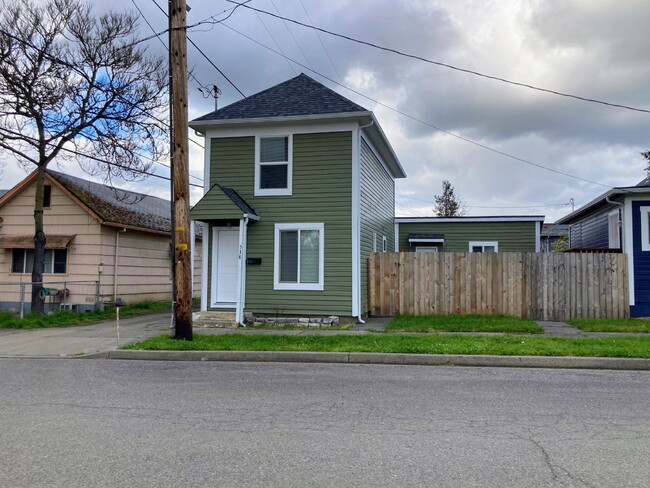 property at 538 SE Floed Ave
