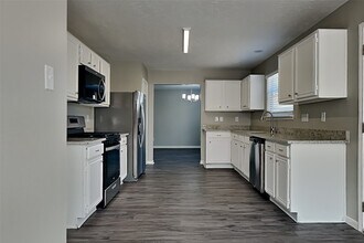2211 Pincher Creek Dr in Spring, TX - Foto de edificio - Building Photo
