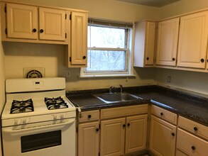 175 South St in Eatontown, NJ - Foto de edificio - Building Photo