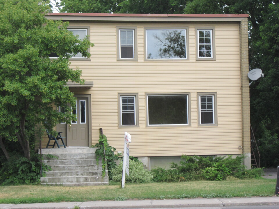 885 Maitland Av in Ottawa, ON - Building Photo