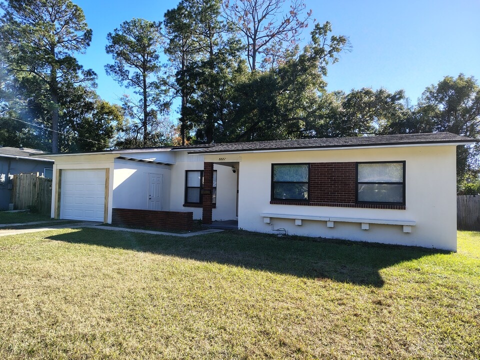 5222 shirley ave in Jacksonville, FL - Foto de edificio
