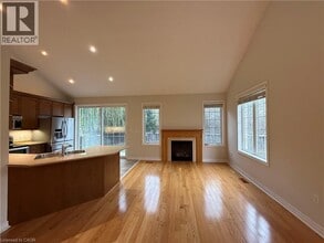 4210 Saunders Crescent in Burlington, ON - Building Photo - Building Photo