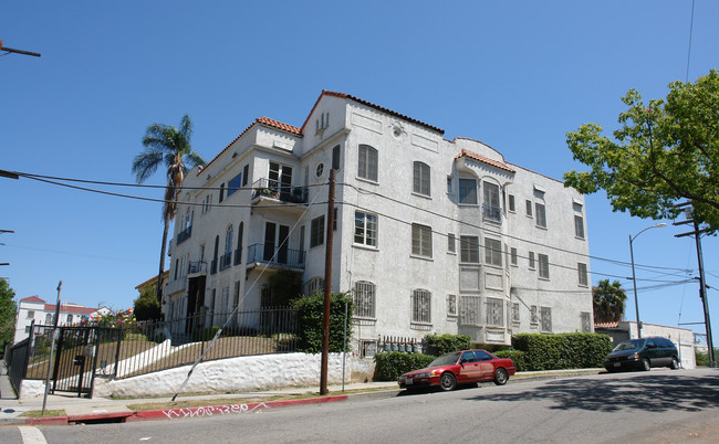 3390 San Marino St in Los Angeles, CA - Building Photo - Building Photo