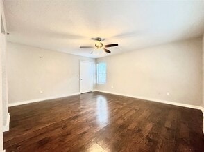 701 W Sycamore St, Unit 107 in Denton, TX - Building Photo - Building Photo