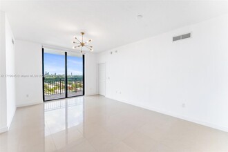 888 S Douglas Rd, Unit 905 in Coral Gables, FL - Building Photo - Building Photo