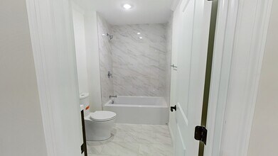 124 Pearl St, Unit 1 in Somerville, MA - Foto de edificio - Building Photo
