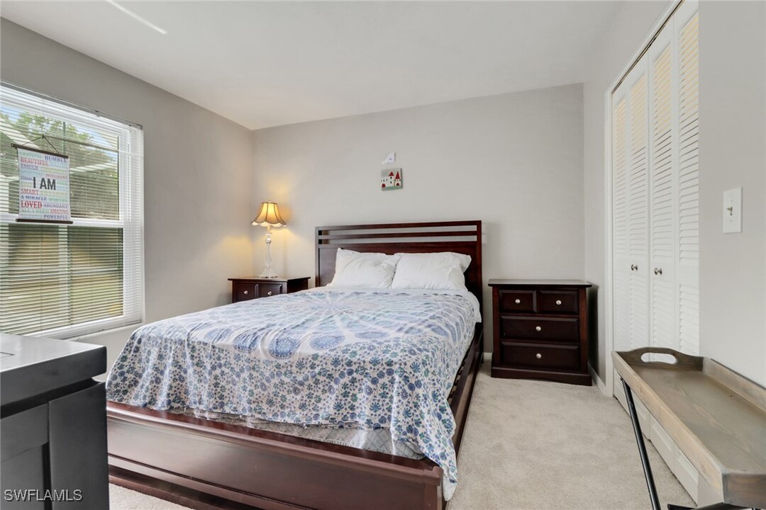4556 Lakewood Blvd in Naples, FL - Building Photo