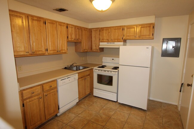 997 Pleasant St in Brockton, MA - Building Photo