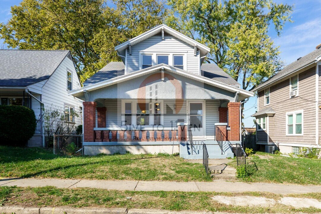 1109 Creighton Ave in Dayton, OH - Building Photo