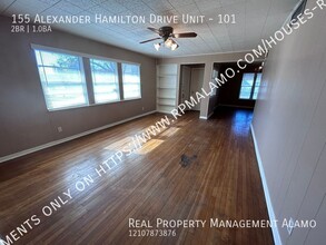 155 Alexander Hamilton Dr in San Antonio, TX - Foto de edificio - Building Photo