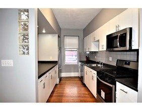 83 Glenville Ave, Unit 2 in Boston, MA - Building Photo - Building Photo