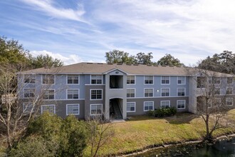 Courtney Manor Apartments in Jacksonville, FL - Foto de edificio - Building Photo