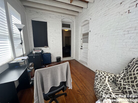 1905 Beacon St, Unit 2F in Brookline, MA - Building Photo