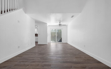 Shadow Glen Apartments in Modesto, CA - Building Photo - Interior Photo