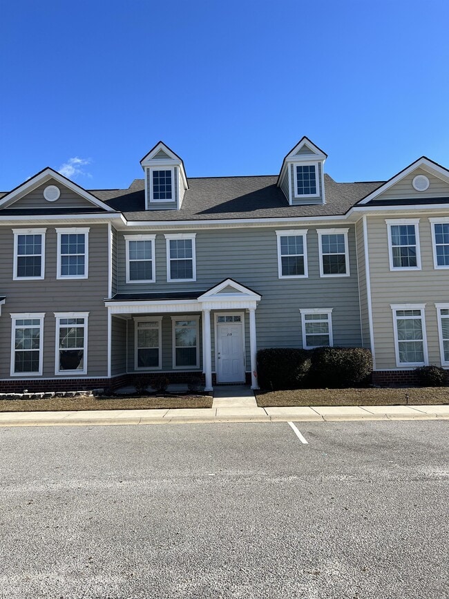 819 Terrell Dr in Hinesville, GA - Building Photo - Building Photo