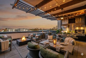 Skylark in Savannah, GA - Foto de edificio - Building Photo