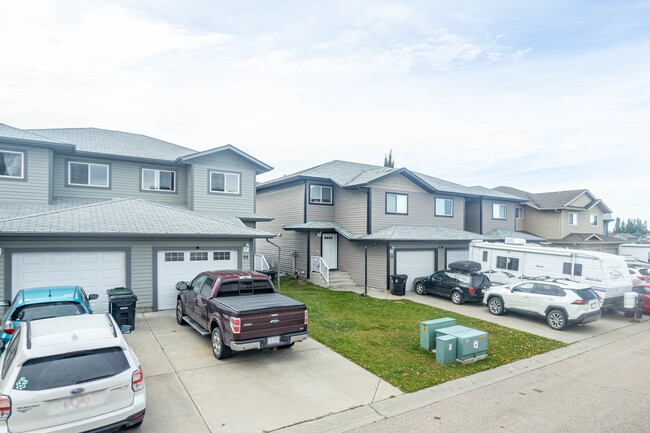 71 Haney Landng in Spruce Grove, AB - Building Photo - Building Photo