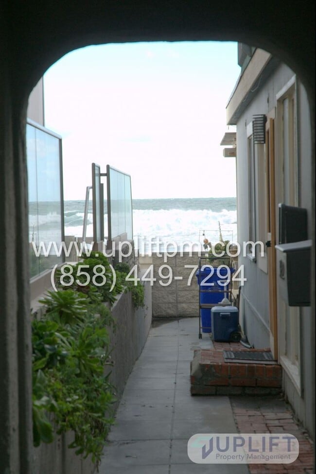 3614 Ocean Front Walk in San Diego, CA - Building Photo - Building Photo
