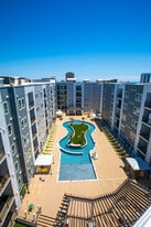 The Pinnacle on 31st Street in Virginia Beach, VA - Building Photo