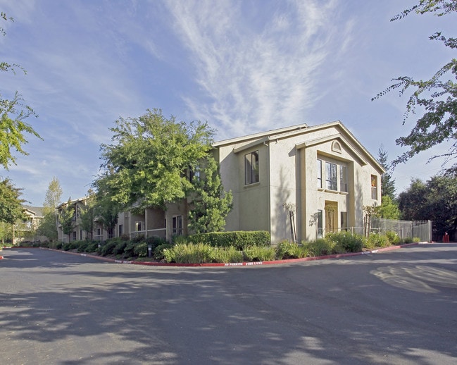 Winding Commons Seniors Residence in Carmichael, CA - Foto de edificio - Building Photo