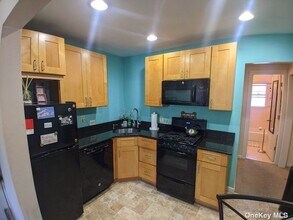 235 W Broadway-Unit -B4 in Long Beach, NY - Building Photo - Building Photo