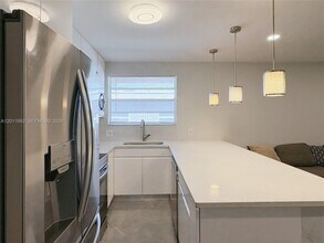724 NE 3rd St in Hallandale Beach, FL - Building Photo - Building Photo