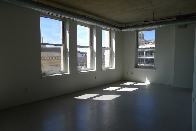 41 Burroughs St, Unit 205 in Detroit, MI - Building Photo - Building Photo