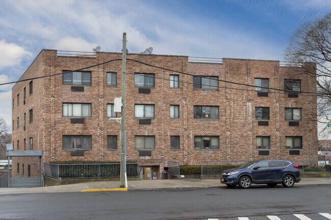 79-39 Calamus Ave in Elmhurst, NY - Foto de edificio - Building Photo