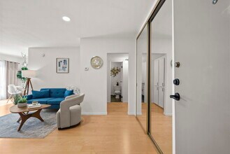 1735 N Fuller Ave, Unit 1735 Fuller #425 in Los Angeles, CA - Building Photo - Building Photo