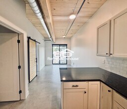 2701 Ingersoll Ave in Des Moines, IA - Building Photo - Building Photo