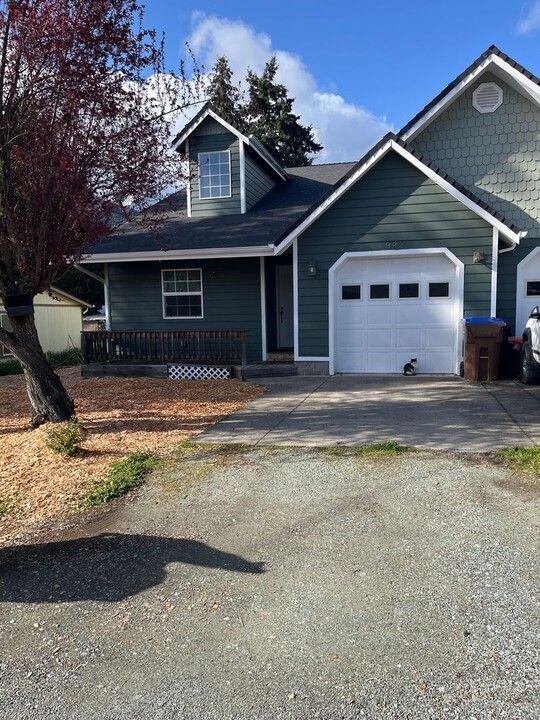 993 NE Broadway St in Myrtle Creek, OR - Building Photo
