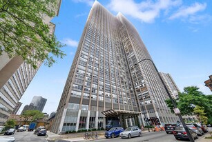 655 W Irving Park Rd, Unit 3308 in Chicago, IL - Building Photo