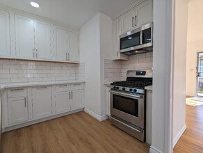 2268 Granada Ave-Unit -1 in Long Beach, CA - Building Photo - Building Photo