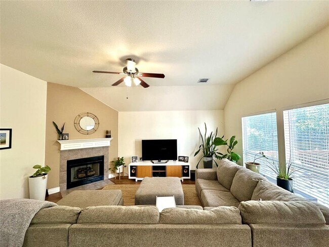 15818 Hamden Cir in Austin, TX - Building Photo - Building Photo