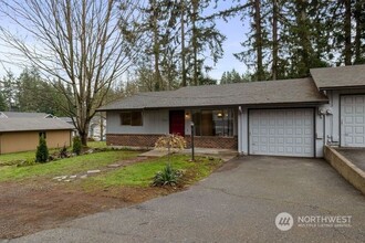 110 Alpha Ln in Port Orchard, WA - Building Photo - Building Photo
