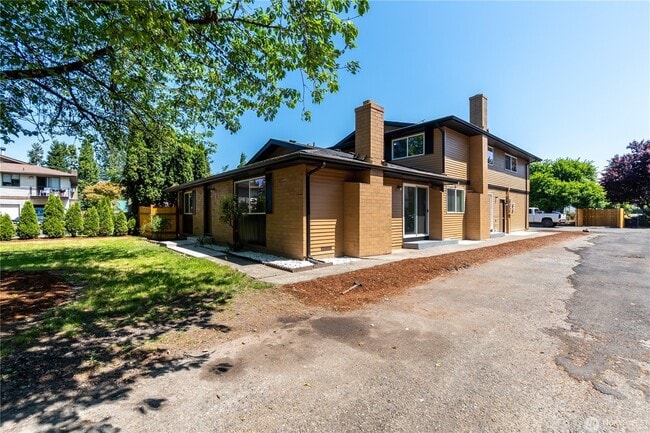 218 Ellingson Dr, Unit #1c