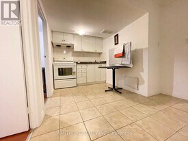 82 Maresfield Dr in Toronto, ON - Building Photo