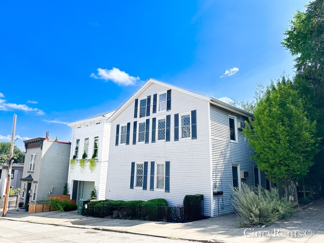 1132 Fuller St, Unit B in Cincinnati, OH - Foto de edificio - Building Photo