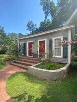 420 Porter St, Unit Historic Madison Cottage in Madison, GA - Building Photo