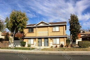 411 W Ave J-5 in Lancaster, CA - Building Photo