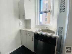 WEST 86 STREET in New York, NY - Building Photo - Building Photo