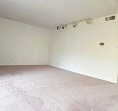 150 Fountainview Ln in Lombard, IL - Building Photo - Building Photo