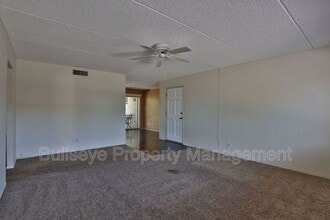 4201 E Camelback Rd in Phoenix, AZ - Building Photo - Building Photo
