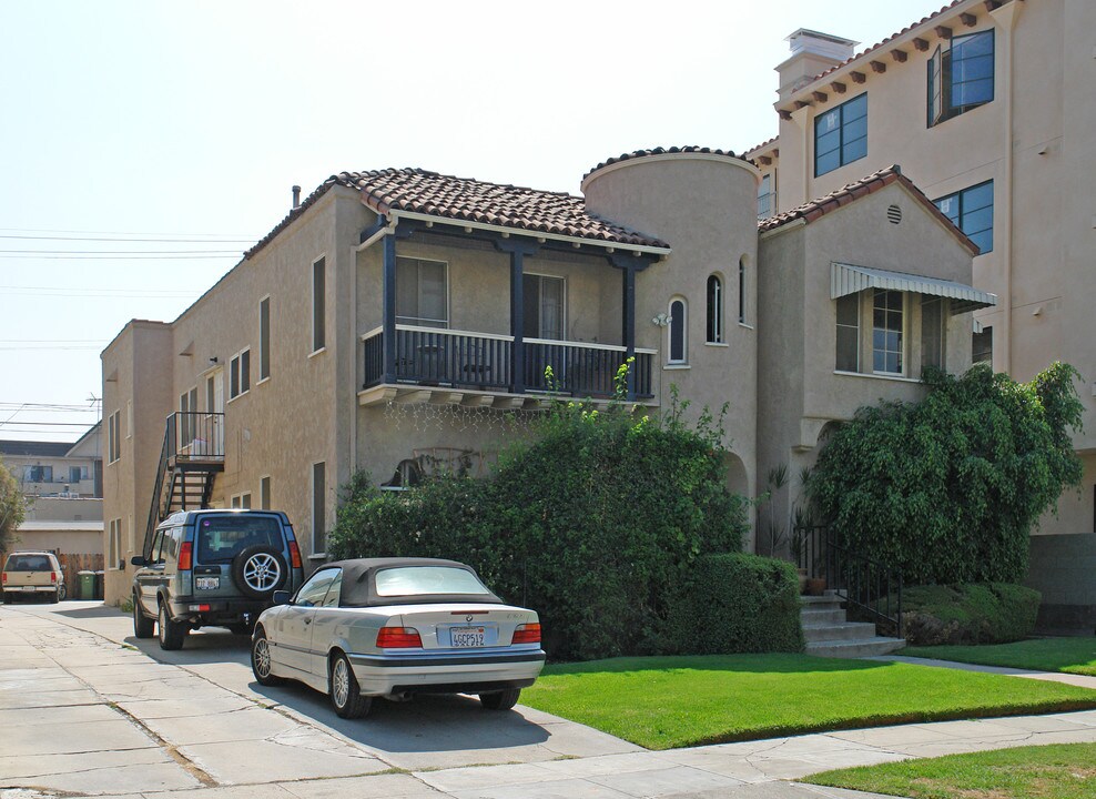 724-726 N Croft Ave in West Hollywood, CA - Building Photo