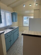 311 E Bay Ave, Unit 3 in Newport Beach, CA - Foto de edificio - Building Photo