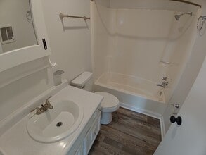 360 Sneed Hill Rd, Unit B3 in Elizabethton, TN - Foto de edificio - Building Photo