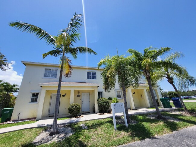 19344 SW 103rd Ct in Cutler Bay, FL - Building Photo - Building Photo