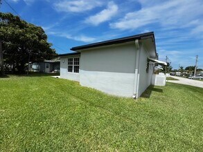 4901 NW 27th Ave in Fort Lauderdale, FL - Building Photo - Building Photo